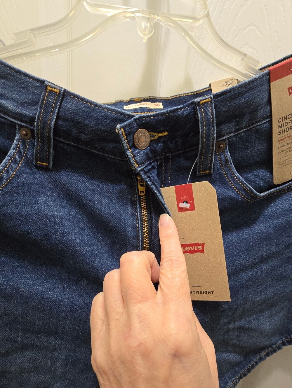 Levi's Cinch Short Size 30 - Picture 3 of 6
